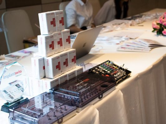 Implantswiss Vietnam tổ chức thành công buổi hội thảo chuyên đề: “Sinh học hữu ích như thế nào trong cấy ghép xâm lấn tối thiểu” cùng Giáo sư Gilles P.Chaumanet